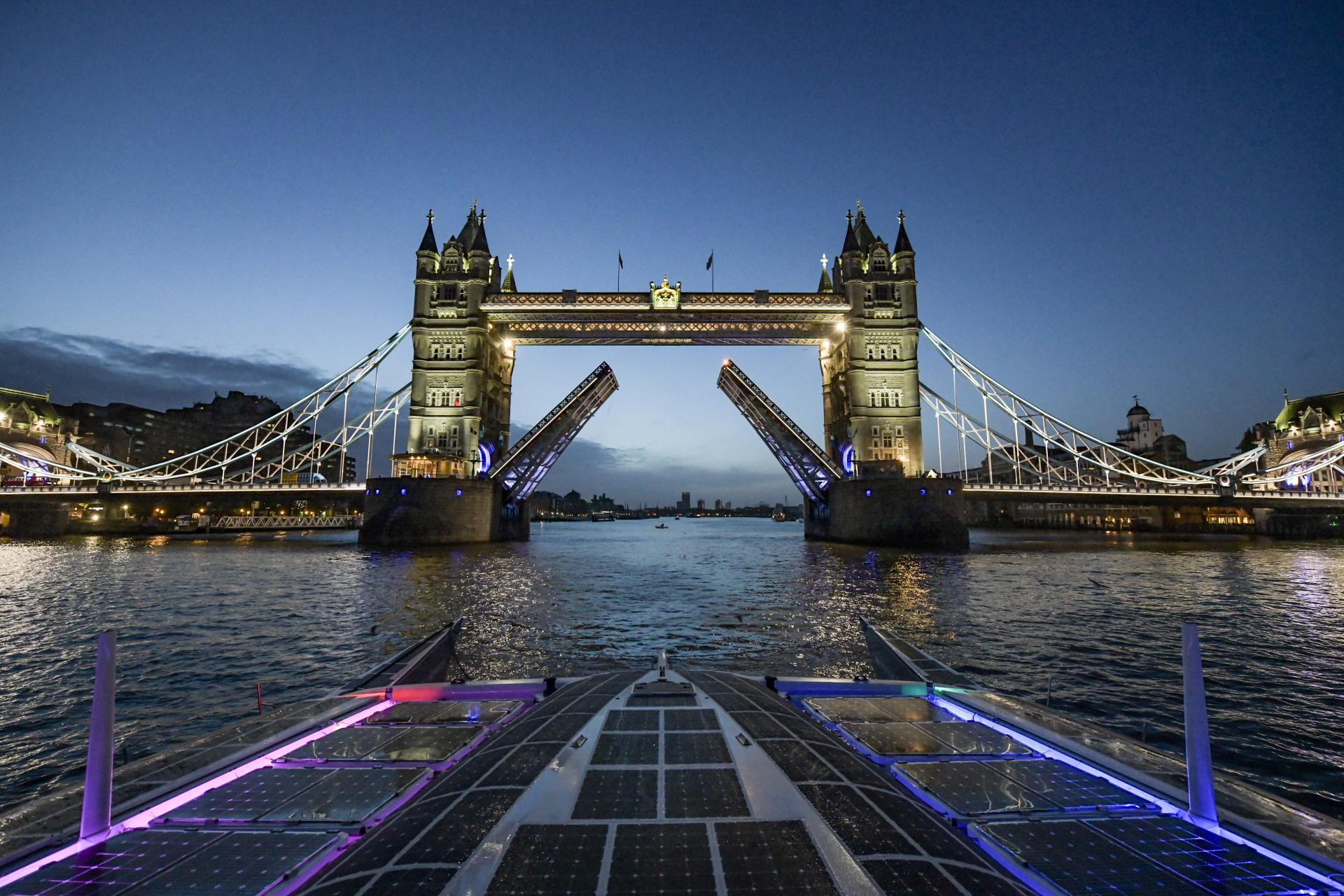 Energy Observer in London passing the Tower Bridge