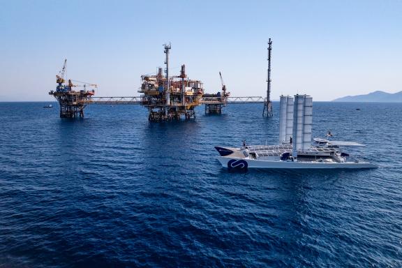 Energy observer around Prinos site